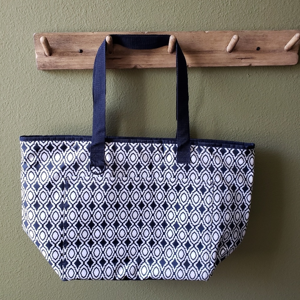 Thirty-One Tote-ally Thermal Navy Perfect Pendant